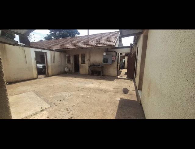 18 BEDROOM HOUSE FOR SALE IN KEMPTON PARK EXT 02